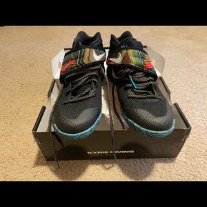 Kyrie 2 BHM Sneakers